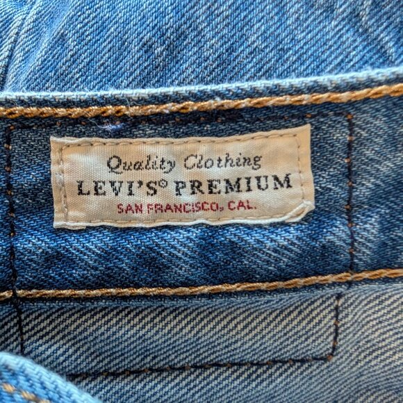 Levi’s High Rise Wide Leg Jeans Size 27 Cropped Distressed Hem Premium Denim - Picture 3 of 12